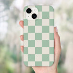 Coque Case-Mate iPhone Vérification rétroactive Sage Green<br><div class="desc">Boho tendance damier imprimé boîtier de téléphone en vert sage et blanc cassé. Utilisez les outils de conception pour ajouter votre propre monogramme,  nom ou autre texte,  ou changer la couleur arrière - plan pour créer une couverture de périphérique unique d'un type particulier.</div>