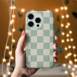 Coque Case-Mate iPhone Vérification rétroactive Sage Green<br><div class="desc">Boho tendance damier imprimé boîtier de téléphone en vert sage et blanc cassé. Utilisez les outils de conception pour ajouter votre propre monogramme,  nom ou autre texte,  ou changer la couleur arrière - plan pour créer une couverture de périphérique unique d'un type particulier.</div>