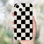 Coque Case-Mate iPhone Vérification rétrospective noire et crème<br><div class="desc">Boho tendance damier étui téléphonique imprimé en noir et ivoire. Utilisez les outils de conception pour ajouter votre propre monogramme,  nom ou autre texte,  ou changer la couleur arrière - plan pour créer une couverture de périphérique unique d'un type particulier.</div>