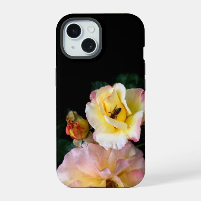 Coque iPhone 15 Abeille sur roses rose jaune Fleurs (Verso)