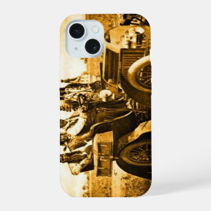 COQUE iPhone 15 APACHES ET GERONIMO CONDUISANT UNE VOITURE AUTOMOB
