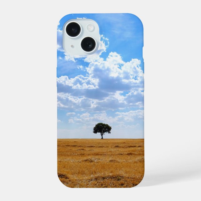 Coque iPhone 15 Arbre dans un champ de blé moissonné  (Verso)