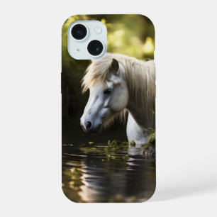 Coque iPhone 15 Cheval blanc dans l'étang