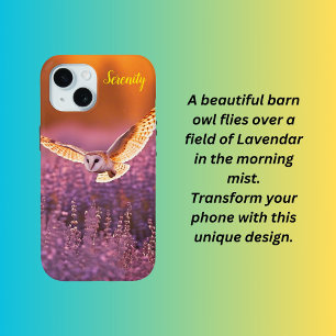 Coque iPhone 15 Chouette de grange volant au-dessus d'une prairie