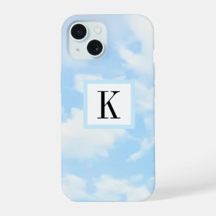 Coque iPhone 15 Ciel bleu clair nuages photo avec une initiale uni