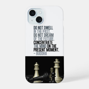Coque iPhone 15 Citation de Bouddha et jeu d'échecs noir blanc