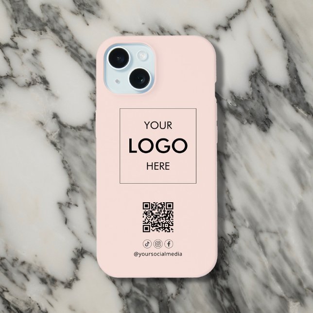 Coque iPhone 15 Code QR de médias sociaux d'entreprise Blush (Créateur téléchargé)