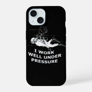 Coque iPhone 15 Je travaille bien sous pression (plongée en scapha
