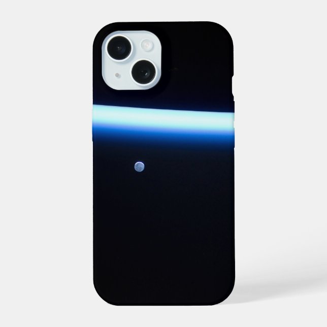 Coque iPhone 15 La fine ligne de l'atmosphère terrestre et une lun (Verso)