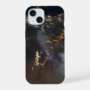 Coque iPhone 15 Les lumières de la ville de Jazan et de sa banlieu