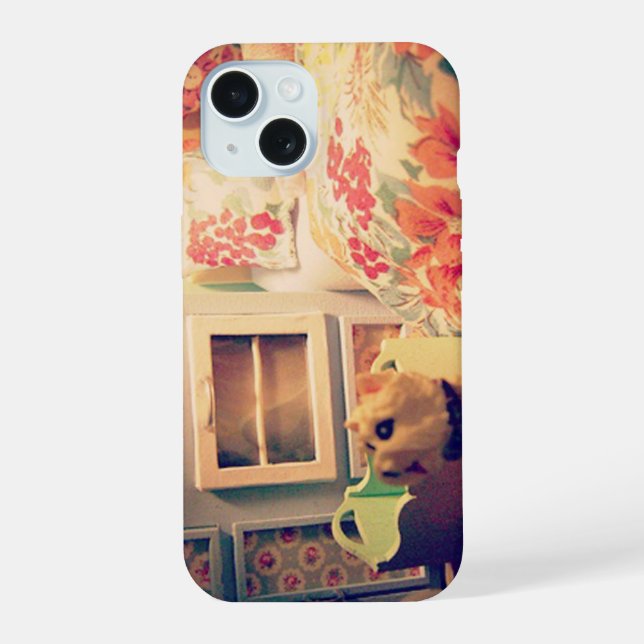 Coque iPhone 15 maison de poupée en crème (Verso)