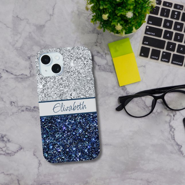 Coque iPhone 15 Monogramme Argent Paillettes Bleu Foncé Tendance C (Blue Silver Glitter Monogrammed iPhone or Samsung Case)