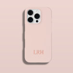 Coque iPhone 15 Monogramme initial simple à double couche<br><div class="desc">Vous savez que le raffinement, le style et la simplicité sont souvent la chose exacte dont vous avez besoin. Conçu pour le goût éclairé du minimaliste moderne, cet accessoire est une fusion d'élégance intemporelle et de fonctionnalité contemporaine. La palette de couleurs neutres complète n'importe quel ensemble, accompagnant votre look du...</div>