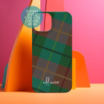 Coque iPhone 15 Motif plaid coloré avec nom de script moderne<br><div class="desc">Un motif plaid funky en blues,  turquoise et vert - Si votre art doit encore être ajusté,  cliquez sur la Personnaliser Ce bouton. Cela vous mènera à une zone de design où vous pouvez déplacer les choses et même changer de polices !</div>