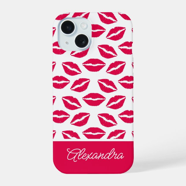 Coque iPhone 15 Nom de script Baisers de rouge à lèvres rose chaud (Verso)