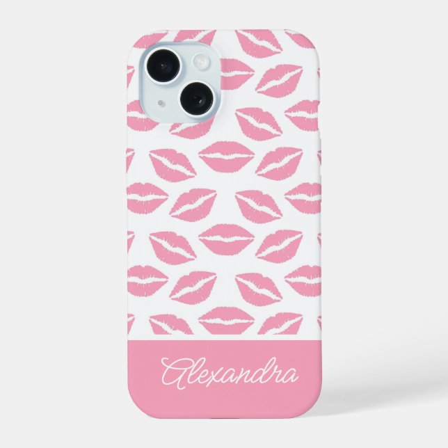 Coque iPhone 15 Nom de script Baisers de rouge à lèvres rose migno (Verso)