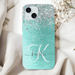 Coque iPhone 15 Parties scintillant argentée turquoise en métal br<br><div class="desc">Personnalisez facilement ce design branché de boîtier de téléphone chic avec une jolie parties scintillant brillante en argent sur un arrière - plan métallique brossé turquoise.</div>