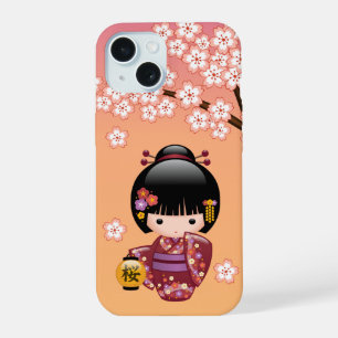 Coque iPhone 15 Poupée Kokeshi Sakura - Fille Geisha sur Pêche