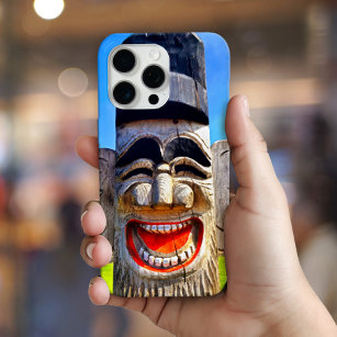 Coque iPhone 15 Pro Max totem en bois rire dents visage photo audacieuse