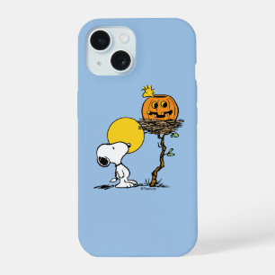 Coque iPhone 15 Snoopy et Woodstock nichés avec une citrouille
