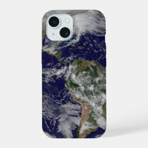 Coque iPhone 15 Terre entière montrant une puissante tempête hiver