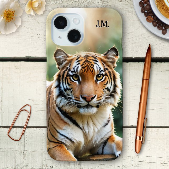 Coque iPhone 15 Tigreau Mignon Gros Chat (Big cat phone case featuring a painting of a cute tiger cub. You can add your custom initials.)