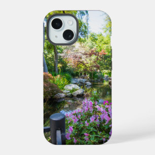 Coque iPhone 15 un beau paysage printanier dans le jardin