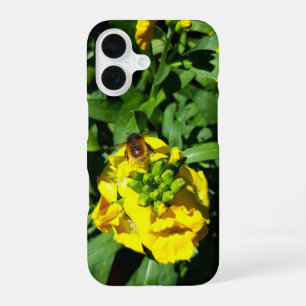Coque iPhone 16 Abeille sur Fleurs Jaunes