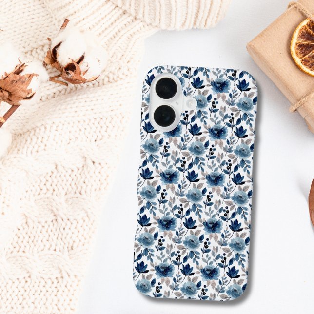 Coque iPhone 16 Bleu Floral Tendance Aquarelle Beige (Blue Beige Watercolor Florals Botanicals iPhone case. )
