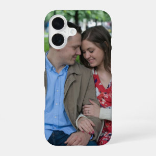 Coque iPhone 16 Couple romantique assis près ensemble