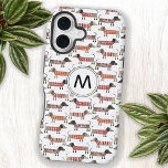 Coque iPhone 16 Dachshund Saucisse Chien Monogramme initial<br><div class="desc">Cute Dachshund motif de chien de saucisse pour lever un sourire de n'importe quel amoureux des chiens. Art original de Nic Squirrell. Modifiez le monogramme initial pour personnaliser.</div>