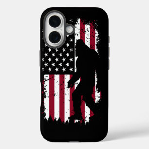 Coque iPhone 16 Drapeau Bigfoot Étoiles et Bandes Forêt de Pins