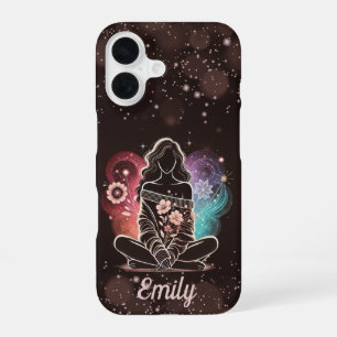 Coque iPhone 16 Femme sereine dans un rêve floral cosmique