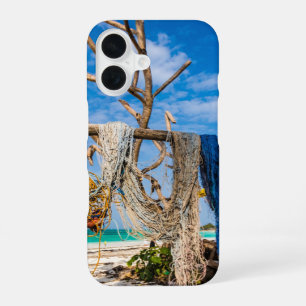 Coque iPhone 16 Filets de pêche séchant sur la plage
