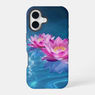Coque iPhone 16 Fleurs de lotus roses flottant sur de l'eau bleue 