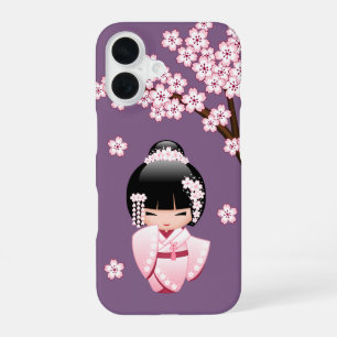 Coque iPhone 16 Kokeshi Doll au kimono rose sur fond violet