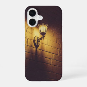 Coque iPhone 16 Lampe murale d'allée vintage