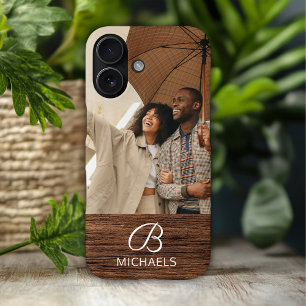 Coque iPhone 16 Monogramme de photo Grain de Bois Faux Nom de Fami