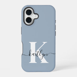 Coque iPhone 16 Monogramme élégant en bleu poussiéreux
