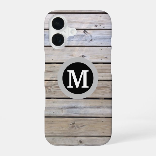 Coque iPhone 16 Monogramme sur fond de bois de plage (Verso)
