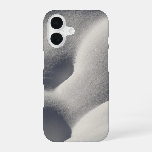 Coque iPhone 16 Monticules de neige scintillants, nature abstraite (Verso)