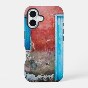 Coque iPhone 16 Mur rouge, bleu et gris, porte et fenêtre