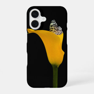 Coque iPhone 16 Papillon dans un lys calla