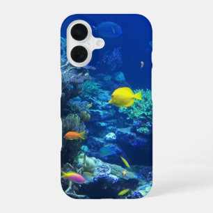 Coque iPhone 16 Photo de poissons tropicaux colorés sous l'eau
