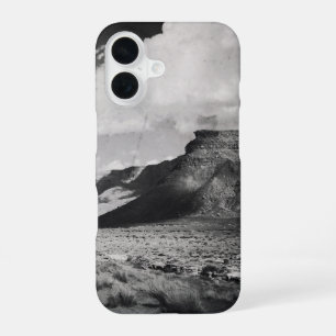 Coque iPhone 16 Photographie de paysage montagneux en noir et blan