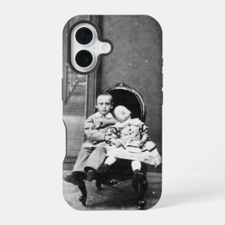 Coque iPhone 16 Portrait antique hantant de frères et sœurs 