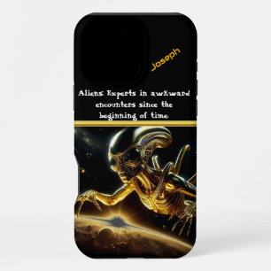 Coque iPhone 16 Pro Max Alien doré mystérieux explorant des planètes loint