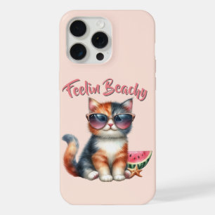 Coque iPhone 15 Pro Max Ambiance de plage, chat, vibrations parfaites