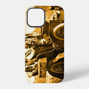 COQUE iPhone 12 APACHES ET GERONIMO CONDUISANT UNE VOITURE AUTOMOB