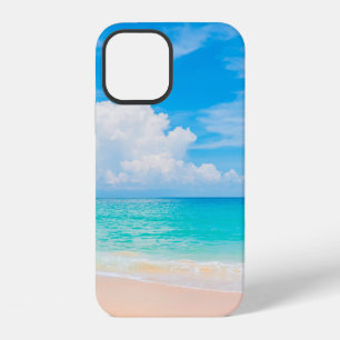 Coque iPhone 12 Belle plage tropicale avec ciel bleu et nuages bla